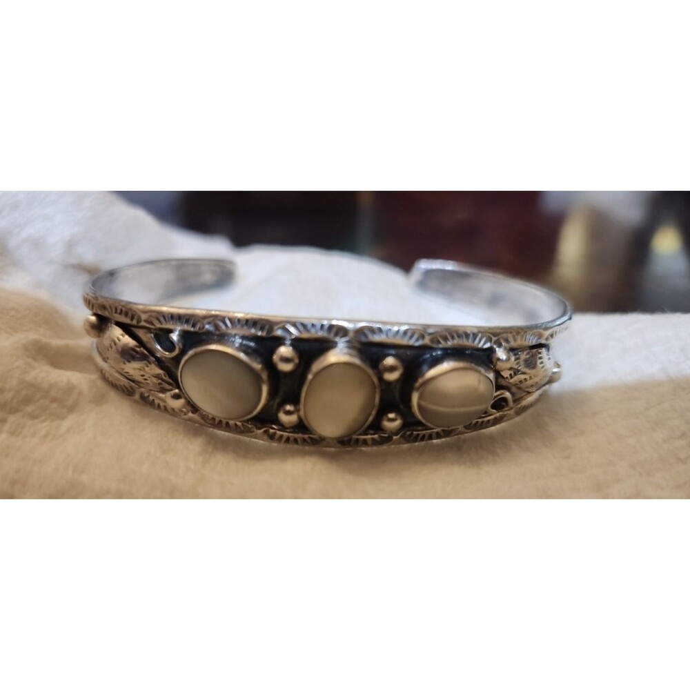 Navajo Sterling Silver Mother of Pearl Cuff Bracelet 925 Native American